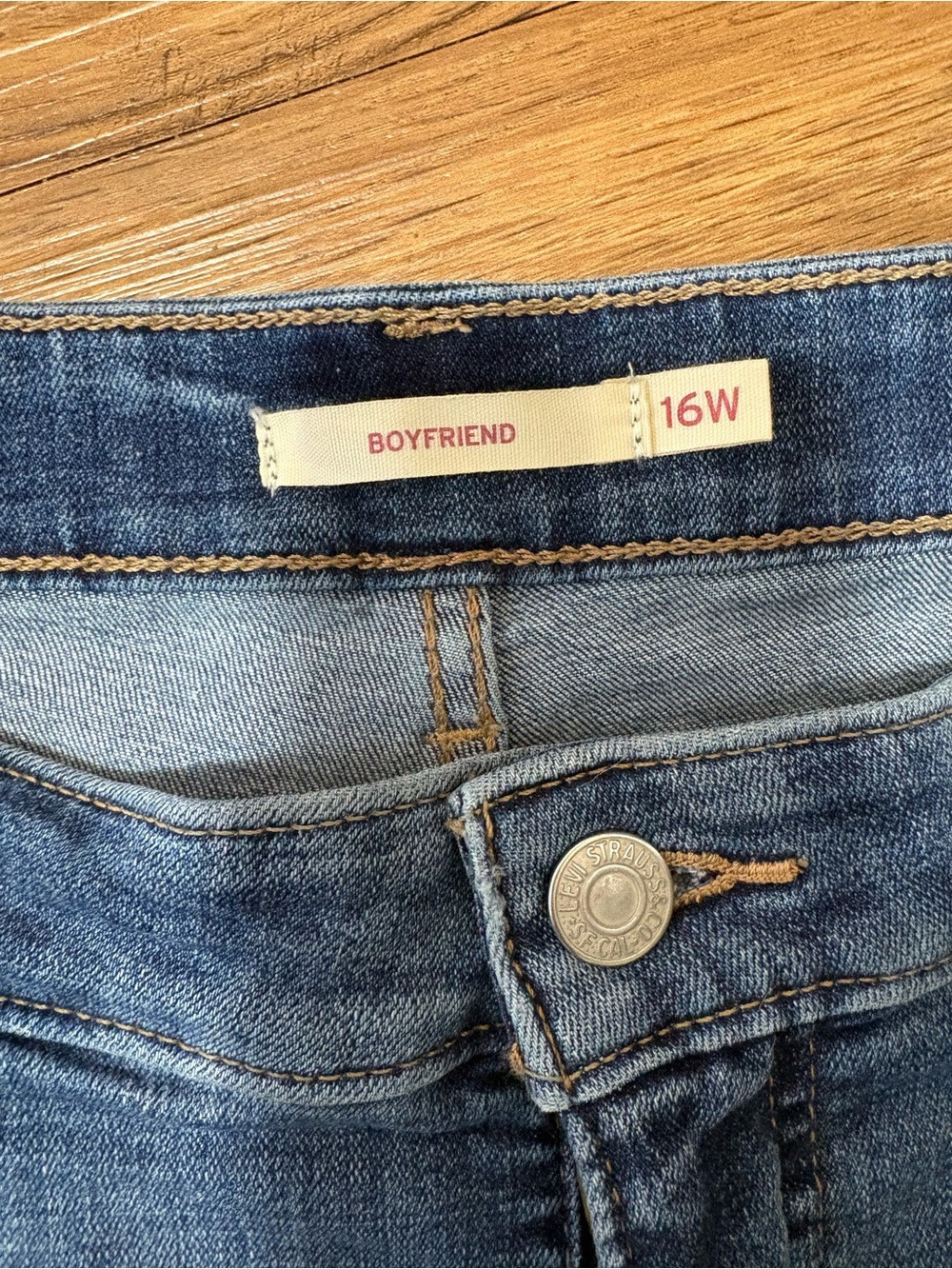 Levi’s Boyfriend Jeans Womens 16W Distressed Cropped Blue Denim Plus Size - Picture 3 of 6